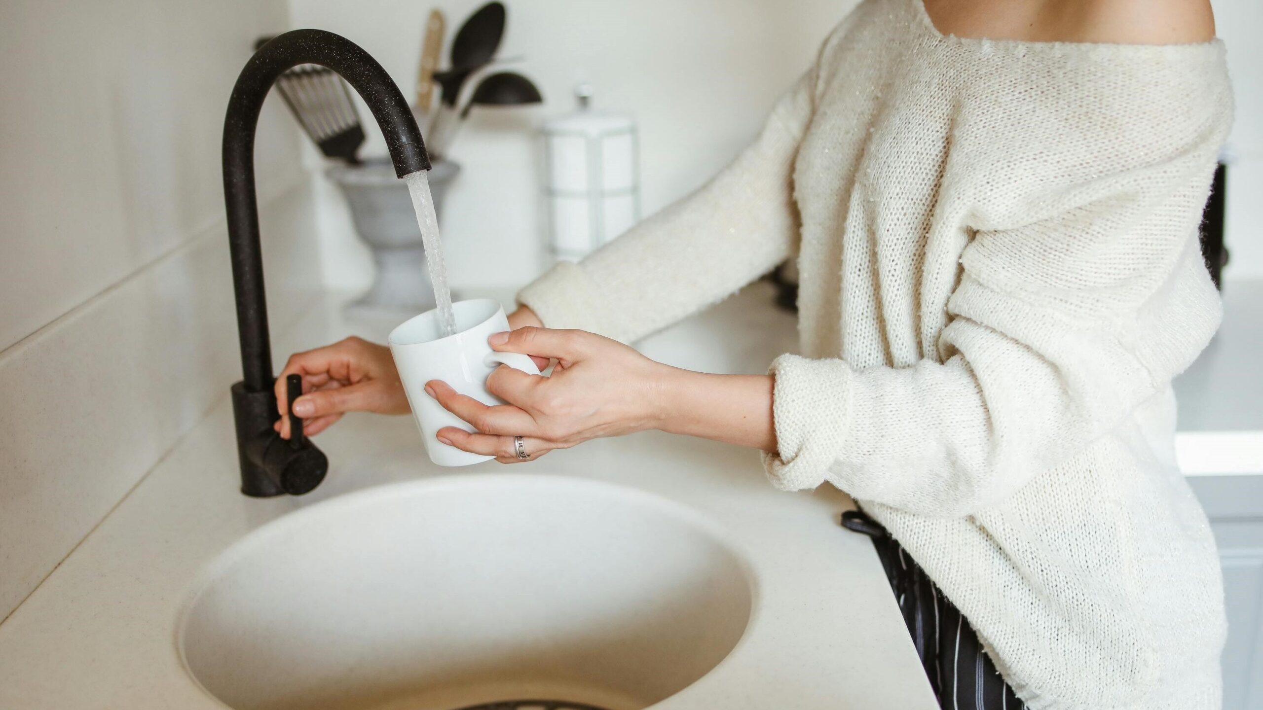 En 2026, rechercher la présence de 20 PFAS dans le distribution d’eau potable sera obligatoire pour les pays membres de l'UE.