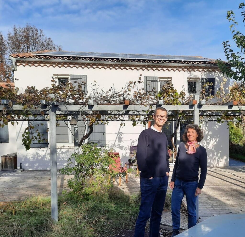 Christophe Brun et Julie Lacombe ont cofondé le réseau solidaire d'énergie partagée de l'AMEP en 2022 dans les Bouches-du-Rhône. Photo: J.L.