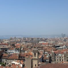 Ciel laiteux marseillais, résultat des fumées canadiennes, depuis le toit du siège social d'AtmoSud. Photo AtmoSud