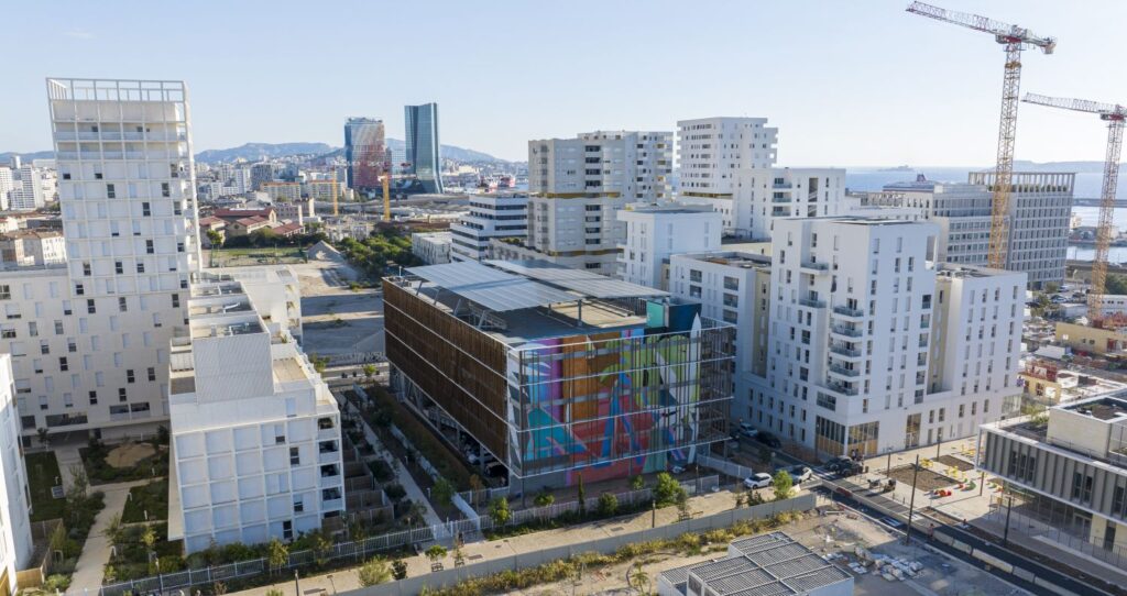 L’Eco-quartier des Fabriques, dans le 15ème arrondissement de Marseille, participe à préserver les habitants de l’impact des îlots de chaleur urbains.  Photo : Cyril Becquart - Altivue