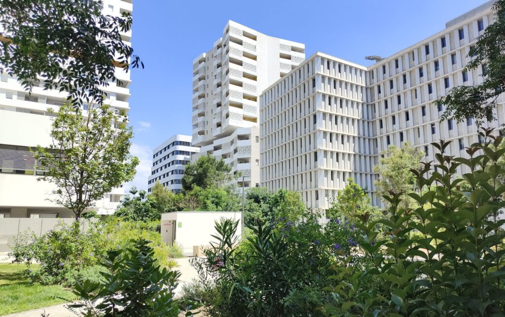 L'Ilôt démonstrateur Smartseille, en front de mer du nord de Marseille, est le premier projet immobilier durable porté par Euroméditerranée dans le cadre d'Euromed II pour participer à la réduction des îlots de chaleur urbains. Photo : DR EPAEM.