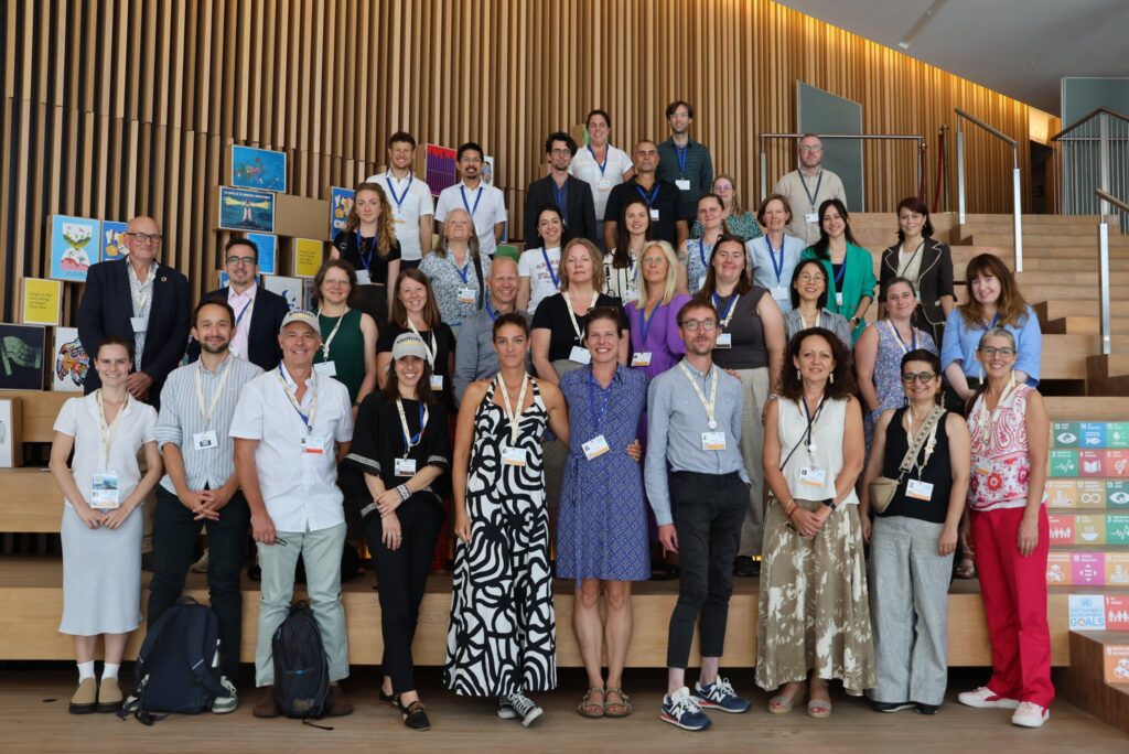 Des membres de la Coalition Scientifique internationale lors du congrès de Genève d'août 2025 pour un Traité mondial contre la pollution plastique. Photo&nbsp;: M.-F.D.