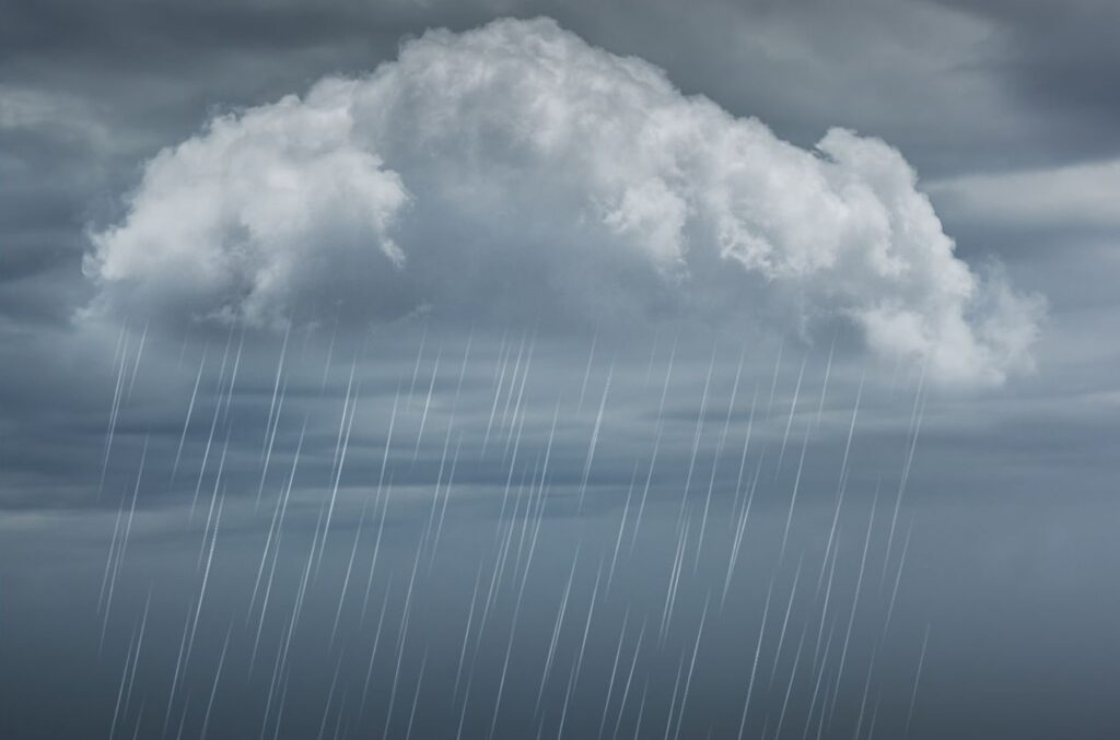 Jusqu'à 140 tonnes de pesticides sont stockés dans les nuages français avant de contaminer les sols et les eaux via la pluie selon les chercheurs. Qu'est-ce que cela représente ? Photo : Canva