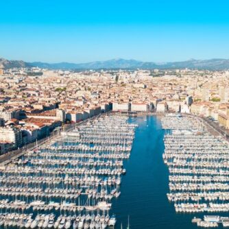 780 Marseillais.e.s meurent de façon prématurée chaque année à cause de la pollution de l'air. Photo: Canva