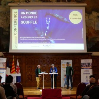 Le champion du monde d'apnée, Guillaume Néry a présenté sa conférence "Anatomie d'une plongée" le 13 novembre à Nice dans le cadre d'un partenariat entre AtmoSud et le média Sans Transitions ! Photo : P.B.