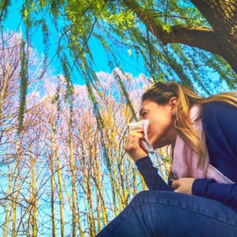 En 20 ans, la part de la population française allergique aux pollens a doublé pour atteindre 30%, et près de 8% chez les enfants. Photo : Canva