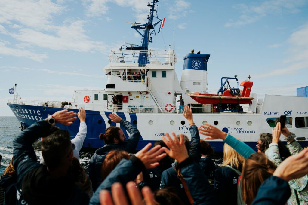 Emblème de la pollution plastique en mer, le Plastic Odyssey a refait escale à Marseille avant de se lancer dans une traversée des solutions en France. Photo : PO
