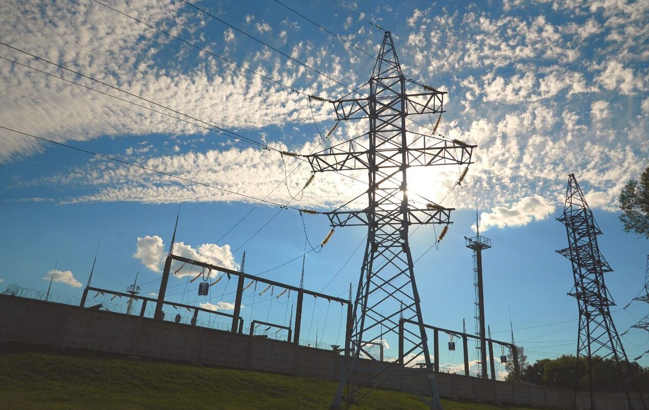 Avec l'accélération de la production électrique renouvelable, la stabilité du système électrique français s'est complexifiée. Photo : Canva