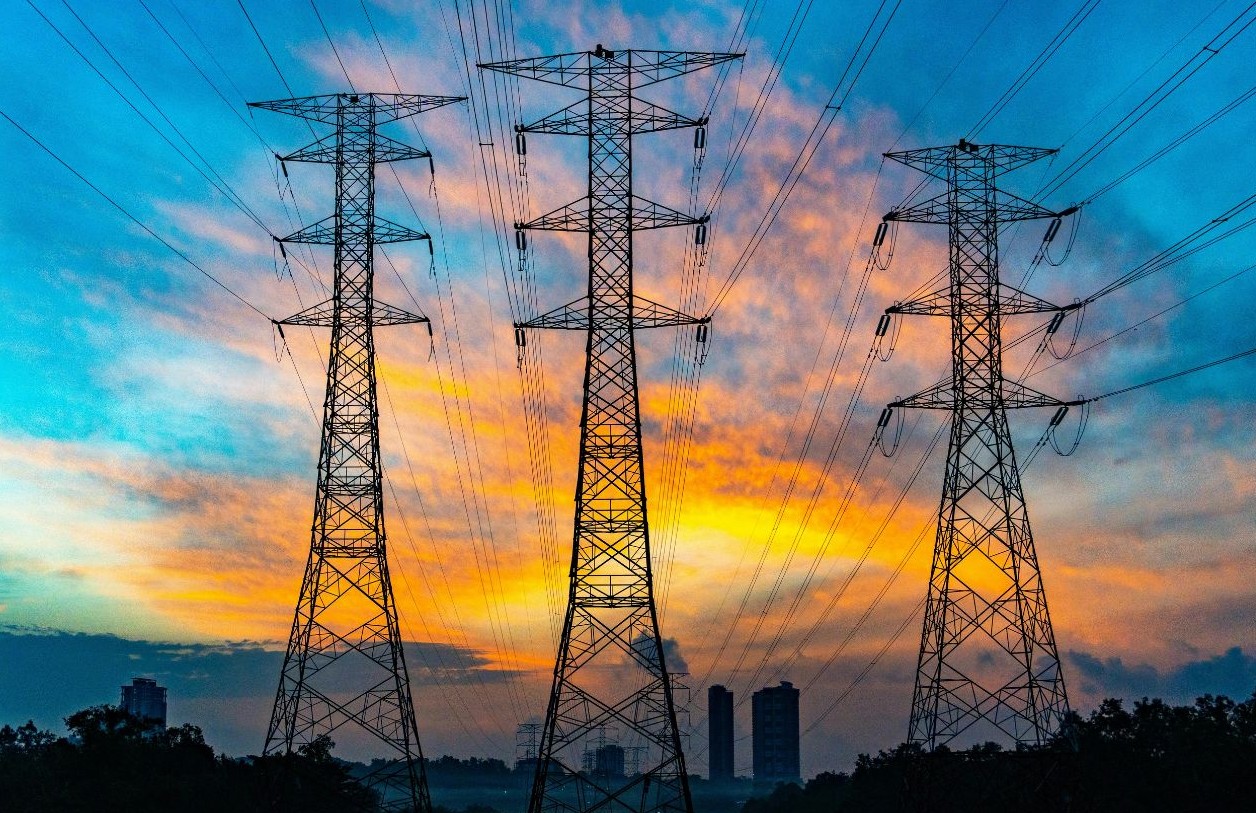 Avec le développement des énergies renouvelables (EnR) qui s’accélère depuis quelques années, l’électricité produite en France a augmenté. De son côté, la consommation électrique stagne depuis 20 ans. Photo : Canva