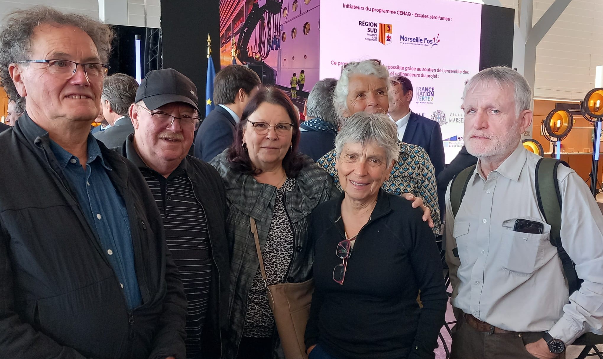 Denis et Elisabeth Pelliccio, au centre, entourés d'autres membres du CIQ Saint-André, quartier marseillais riverain du terminal croisières du GPMM. Photo&nbsp;: FJ
