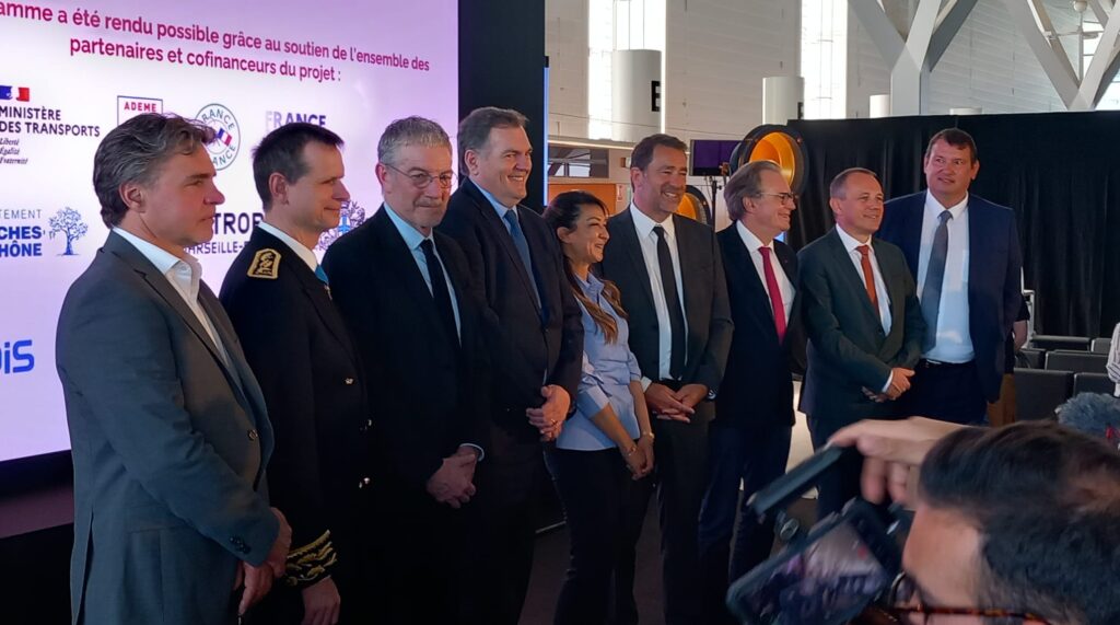
Ministres et représentants politiques régionaux, départementaux et locaux ont fait le déplacement pour l’inauguration du dispositif CENAQ-Escales zéro fumée pour les paquebots de croisière dans le port de Marseille-Fos le 11 avril. Photo&nbsp;: FJ
