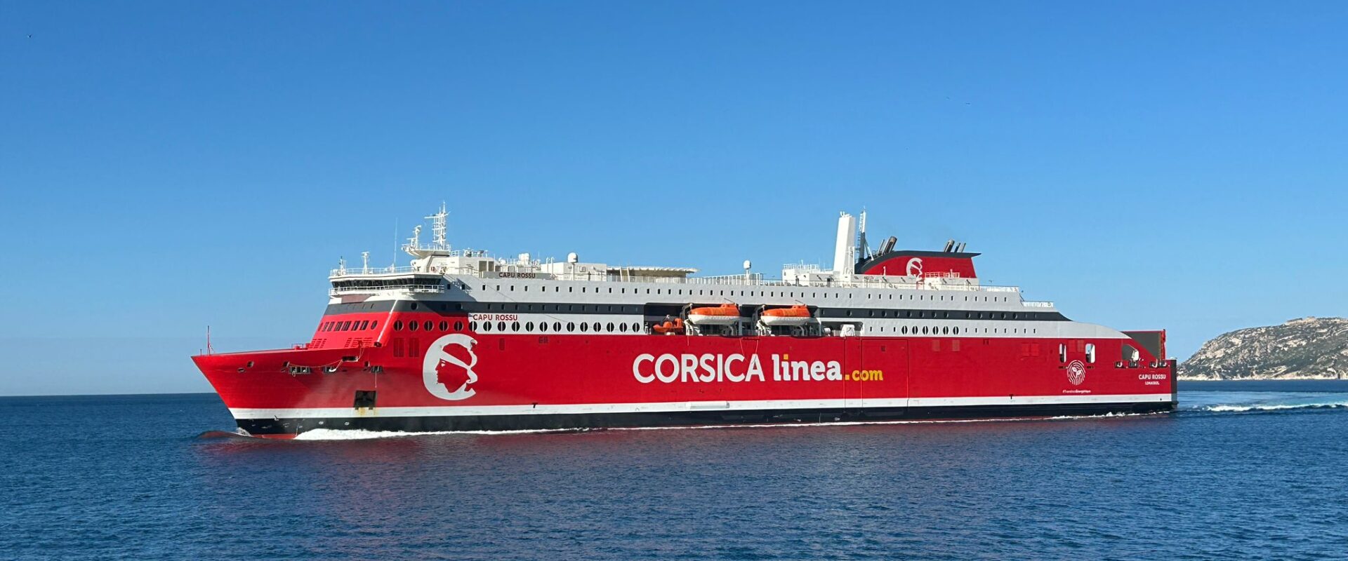 Deuxième navire amiral de la compagnie corse, le Capu Rossu contribuera à atteindre les objectifs de décarbonation fixés par CORSICA linea. Photo : C.l.