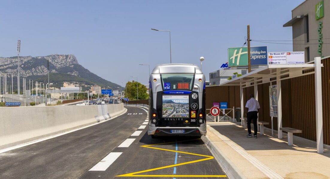Désengorger le trafic sur l’A7, développer l’intermodalité et lutter contre un autosolisme. Au bout d'un an, les arrêts de bus autoroutiers de l'A57 à Toulon répondent-ils aux ambitions portées ? Olivier Pastor / TPM