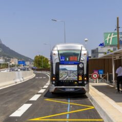 Désengorger le trafic sur l’A7, développer l’intermodalité et lutter contre un autosolisme. Au bout d'un an, les arrêts de bus autoroutiers de l'A57 à Toulon répondent-ils aux ambitions portées ? Olivier Pastor / TPM