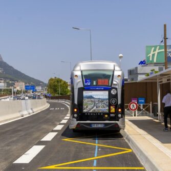 Désengorger le trafic sur l’A7, développer l’intermodalité et lutter contre un autosolisme. Au bout d'un an, les arrêts de bus autoroutiers de l'A57 à Toulon répondent-ils aux ambitions portées ? Olivier Pastor / TPM